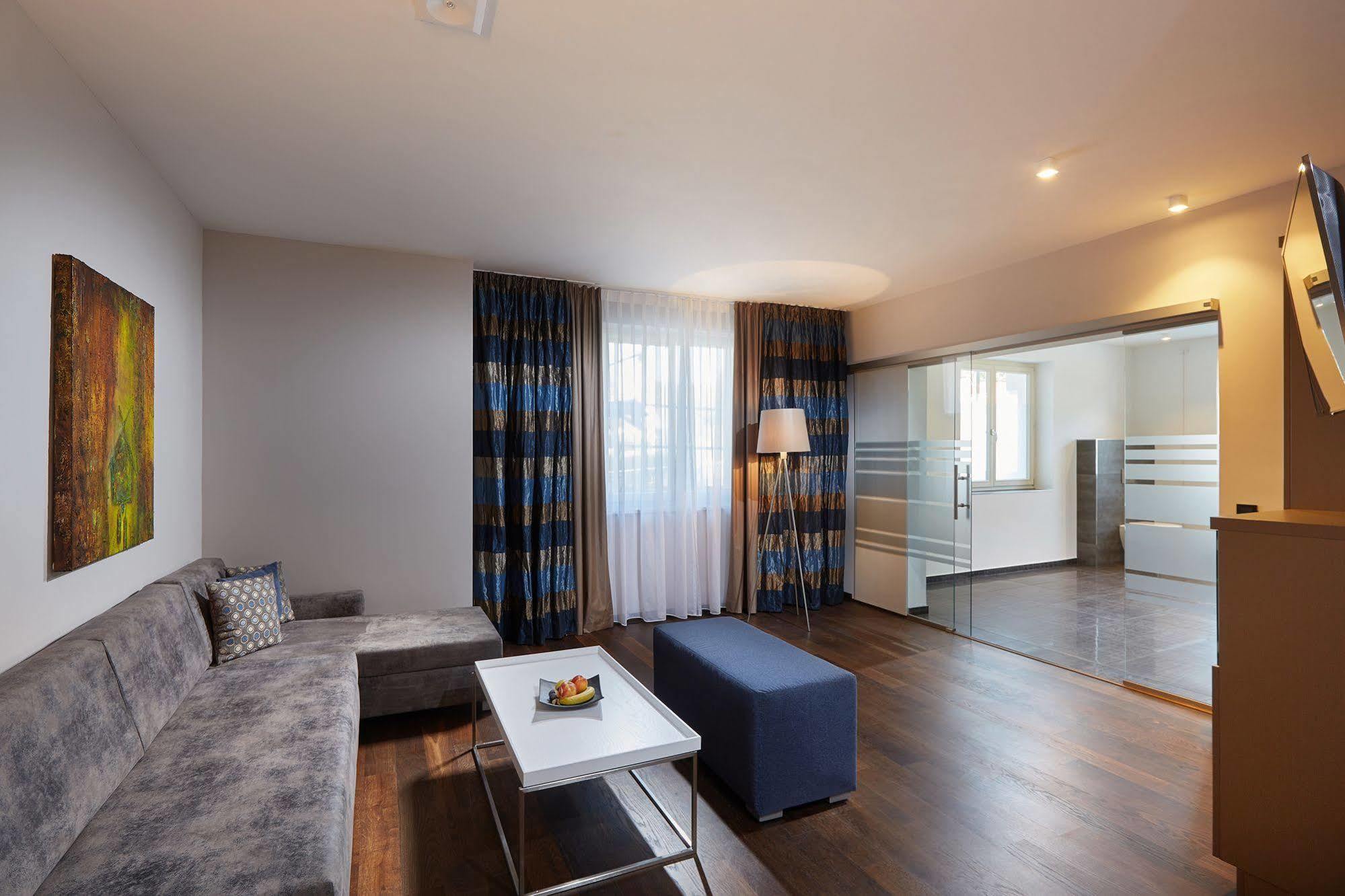 Hotel Schloss Reinach 4*